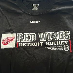 Reebok Detroit Redwings New old stock black shirt size L